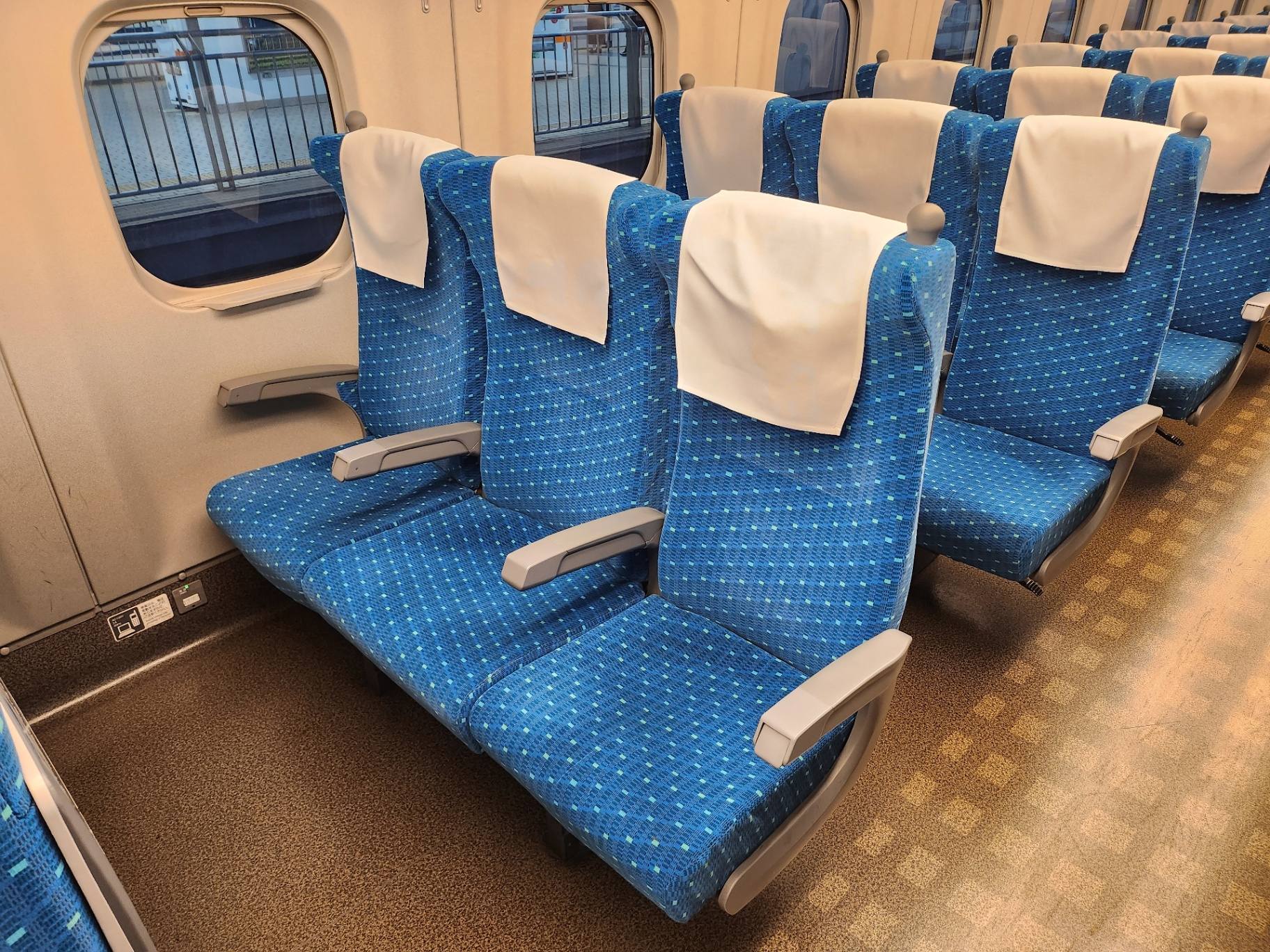 Shinkansen seat legroom