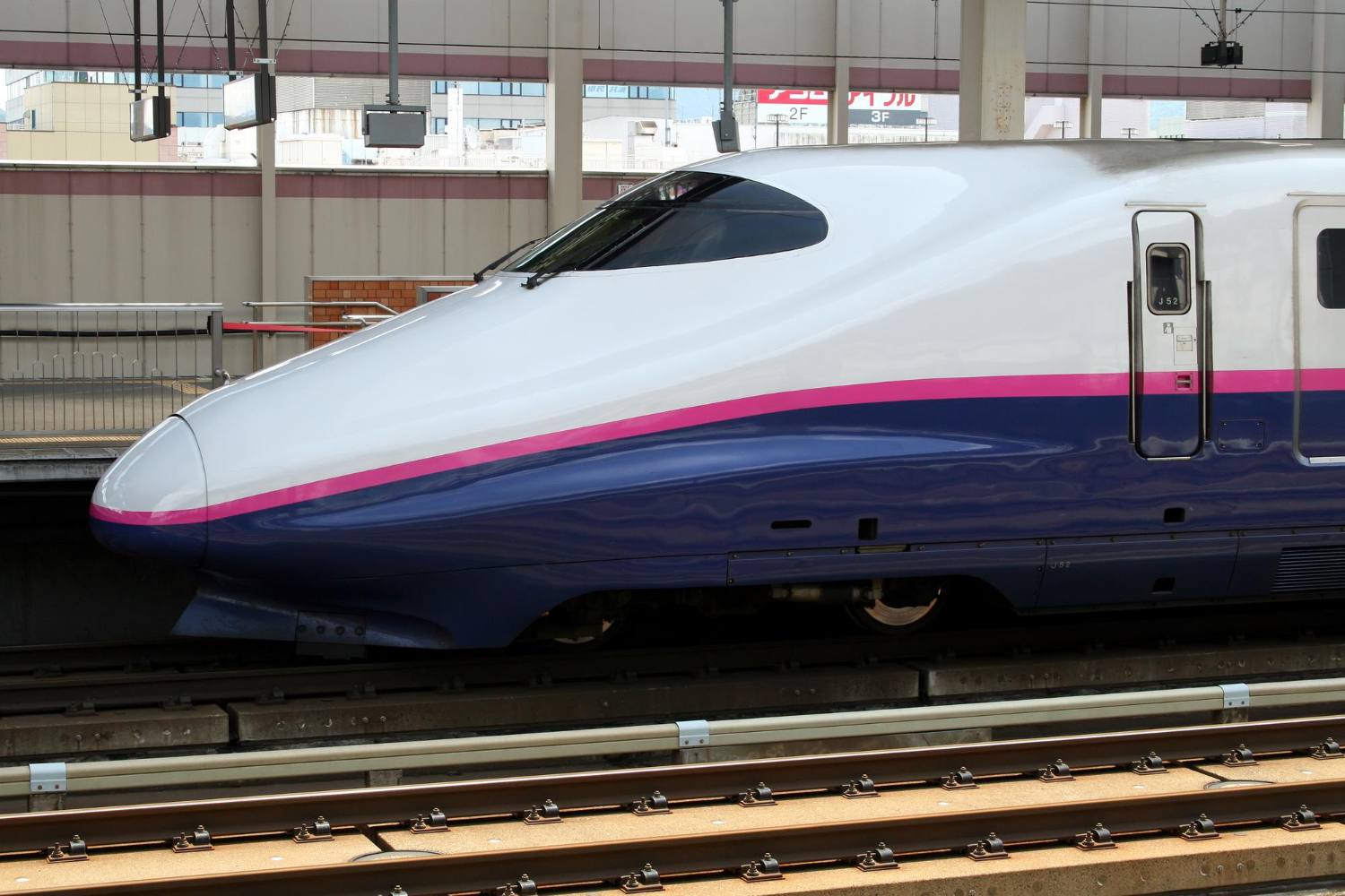 Shinkansen-ის ჩქაროსნული მატარებელი იაპონიაში
