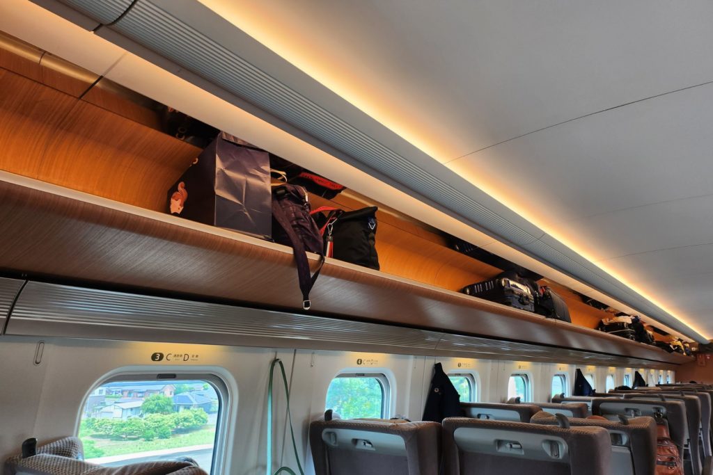 luggage racks on shinkansen